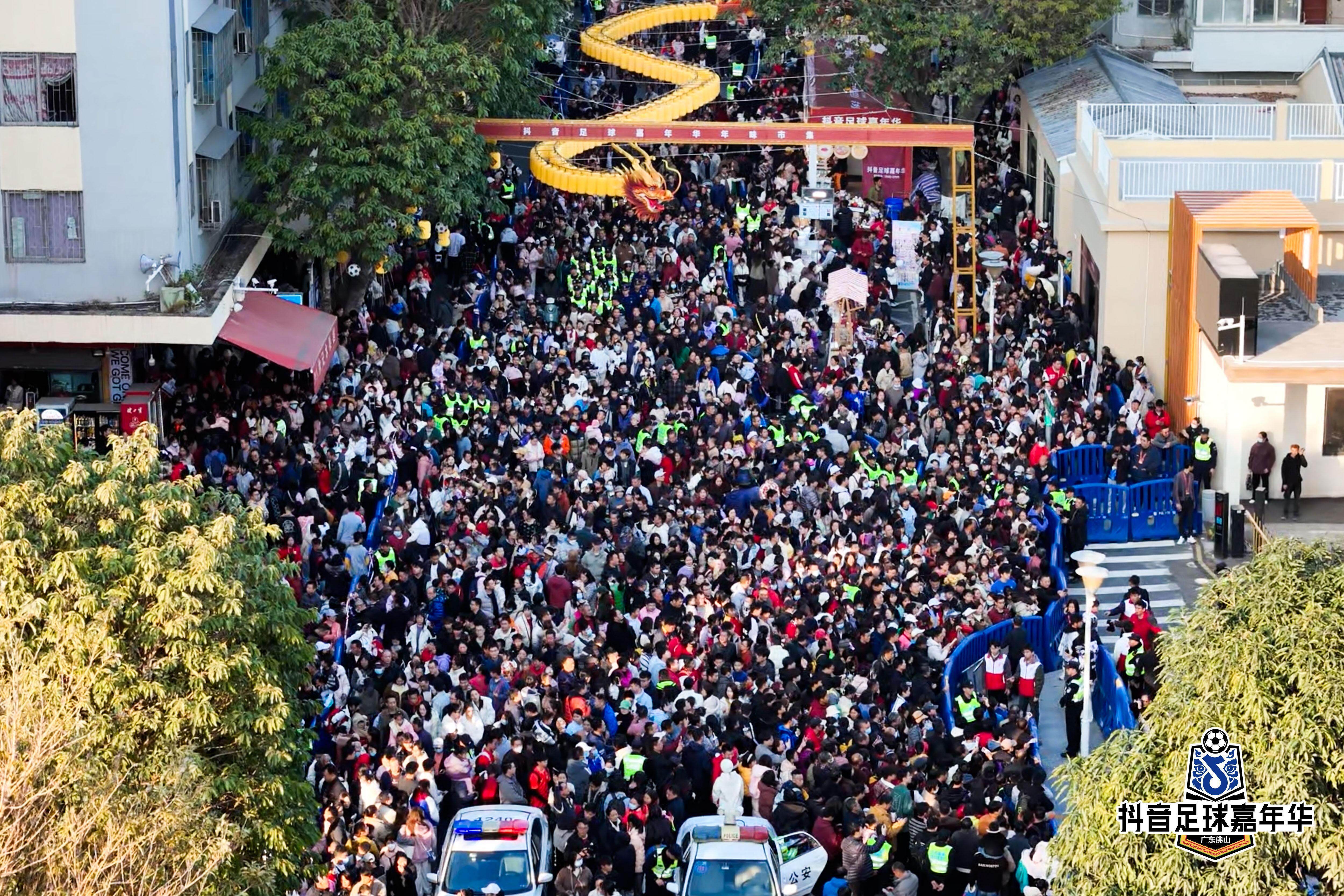 现场直击足球盛事，现场气氛火热！的简单介绍