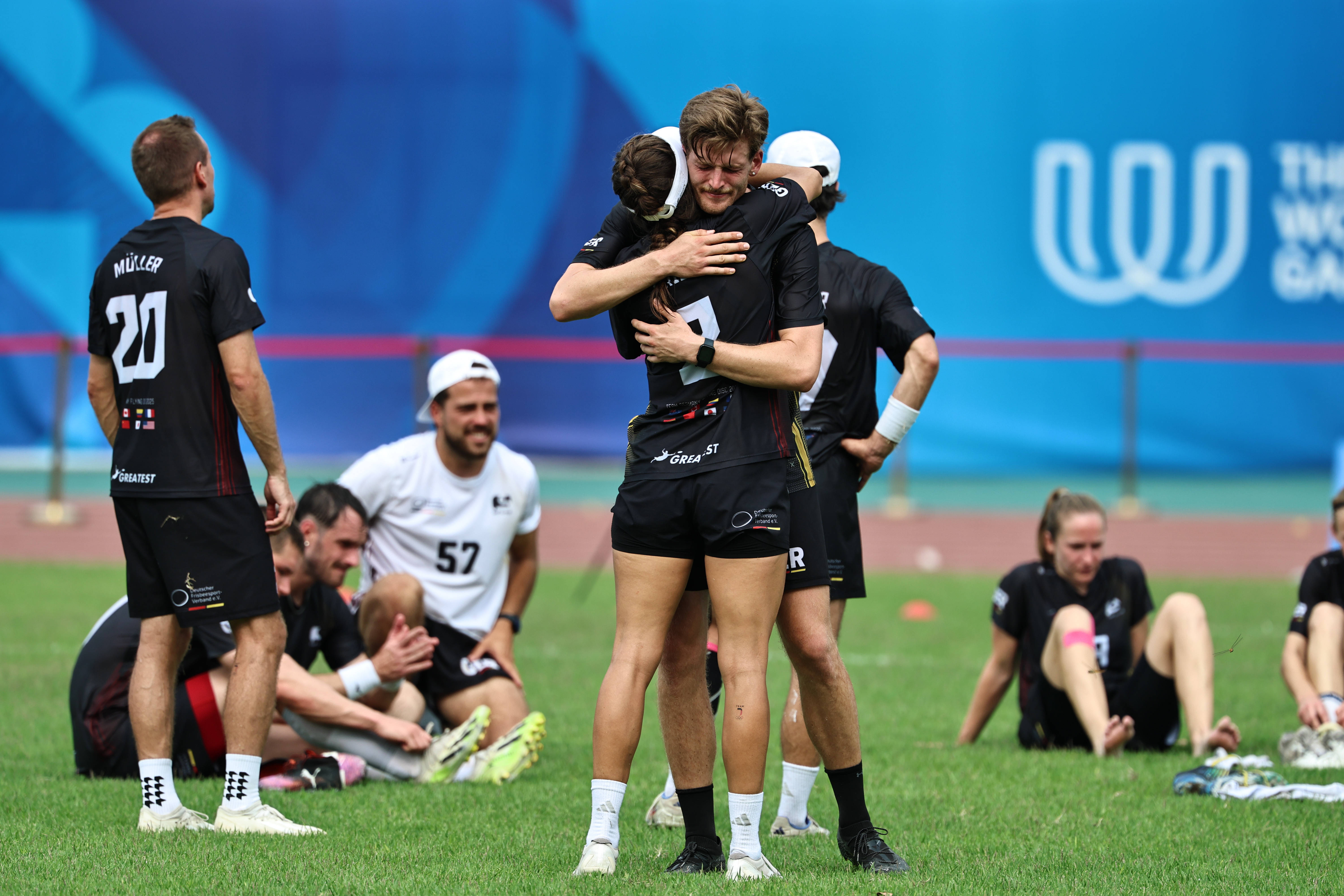 德国选手勇夺铜牌，铁心冲刺终点