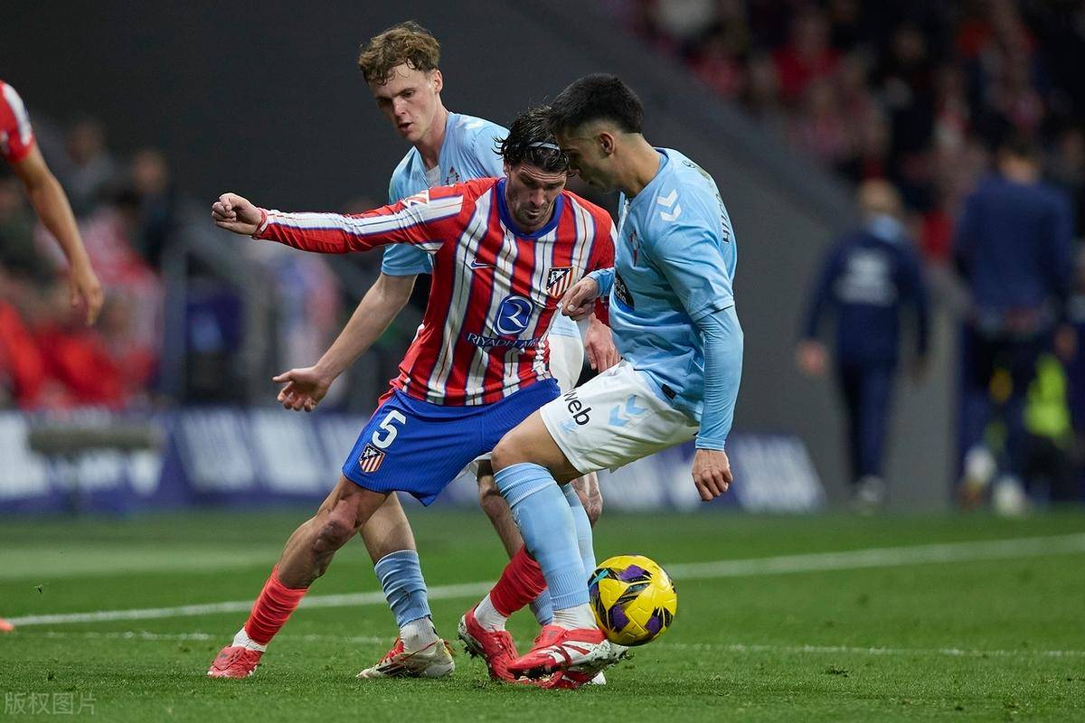 包含马竞客场胜巴伦西亚，积分榜榜首位置不动的词条